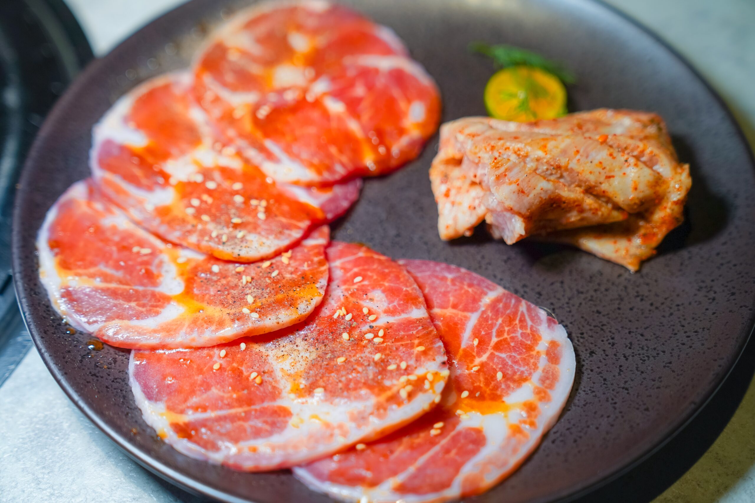 【台中西屯│美食】燒肉風間 Kazama | 老虎城店。洞穴風燒肉空間，和牛套餐大口吃燒肉，附餐選擇多又美味 @Jason&#039;s Life